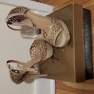 Golden heels by thalia sodi